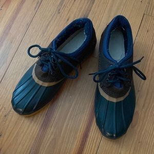 Bass ladies rain/snow shoes, rubber waterproof lace-ups, rubber sole, size 11